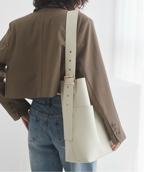 ANGIE（アンジー）の「ワンハンドル２WAYショルダーバッグ（ショルダーバッグ・レディース・アイボリー/ブラック・FREE）」の11枚目の写真