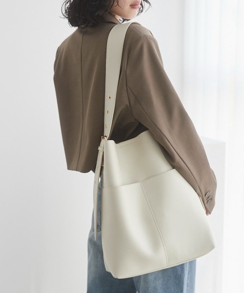 ANGIE（アンジー）の「ワンハンドル２WAYショルダーバッグ（ショルダーバッグ・レディース・アイボリー/ブラック・FREE）」の10枚目の写真