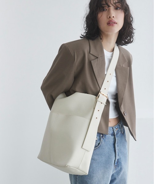 ANGIE（アンジー）の「ワンハンドル２WAYショルダーバッグ（ショルダーバッグ・レディース・アイボリー/ブラック・FREE）」の8枚目の写真