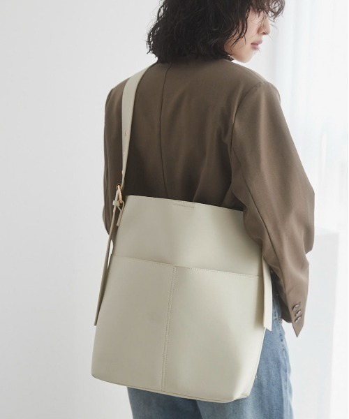 ANGIE（アンジー）の「ワンハンドル２WAYショルダーバッグ（ショルダーバッグ・レディース・アイボリー/ブラック・FREE）」の7枚目の写真