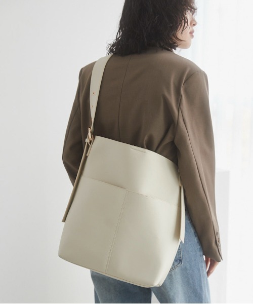 ANGIE（アンジー）の「ワンハンドル２WAYショルダーバッグ（ショルダーバッグ・レディース・アイボリー/ブラック・FREE）」の6枚目の写真