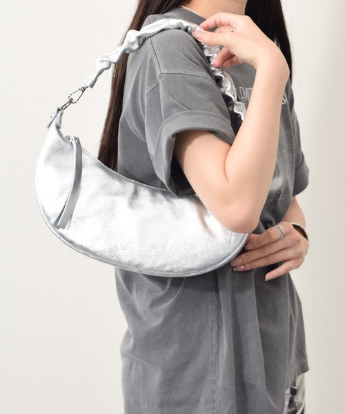 andrea cardone（アンドレアカルドネ）の「【ANDREA CARDONE】ギャザーレザーハンドルホーボーバッグ(Q56416)（ショルダーバッグ・レディース・シルバー/ホワイト・ALL）」の8枚目の写真