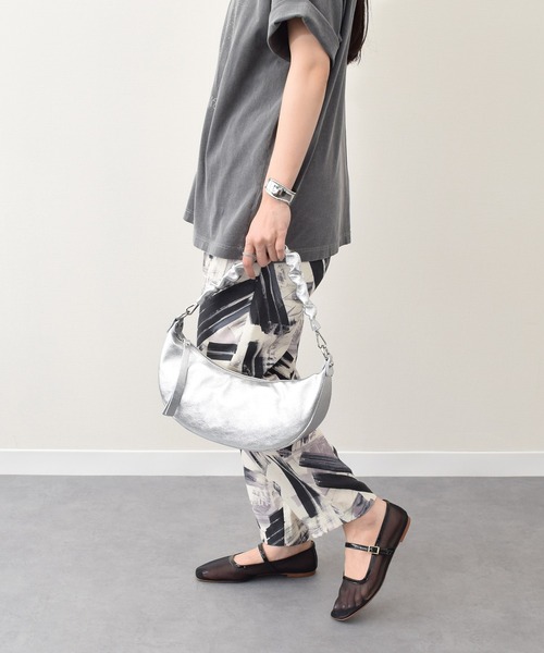 andrea cardone（アンドレアカルドネ）の「【ANDREA CARDONE】ギャザーレザーハンドルホーボーバッグ(Q56416)（ショルダーバッグ・レディース・シルバー/ホワイト・ALL）」の10枚目の写真