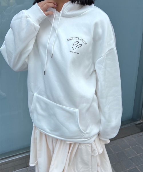 merrylatte(メリーラテ)の「ワンポイントうさぎパーカー(パーカー・レディース・ホワイト・LARGE/X-LARGE/SMALL)」の3枚目の写真