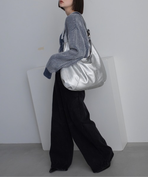 VACANCY（ヴァカンシー）の「ウェーブラインワイドデニム（デニムパンツ・レディース・ブラック/ブルー・SMALL/MEDIUM/LARGE）」の19枚目の写真