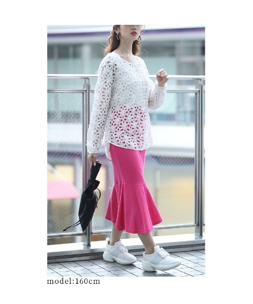 Sawa a la mode（サワアラモード）の「3Dフラワーレースプルオーバートップス（Tシャツ/カットソー・レディース・ホワイト/ブラック・FREE）」の4枚目の写真