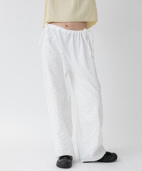 HEILIS(ヘイリス)の「【HIT ITEM!】【新色追加】フラワージャガードイージーパンツ/リラックスパンツ レディース 花柄 韓国 ブラック ホワイト アイボリー ガーリー カジュアル 春服 夏服(その他パンツ・レディース・アイボリー/オフホワイト/ブラック・FREE)」の10枚目の写真