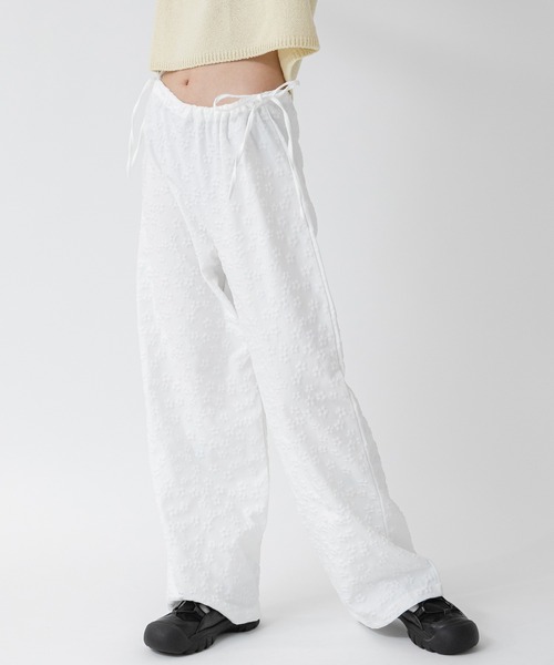 HEILIS(ヘイリス)の「【HIT ITEM!】【新色追加】フラワージャガードイージーパンツ/リラックスパンツ レディース 花柄 韓国 ブラック ホワイト アイボリー ガーリー カジュアル 春服 夏服(その他パンツ・レディース・アイボリー/オフホワイト/ブラック・FREE)」の11枚目の写真