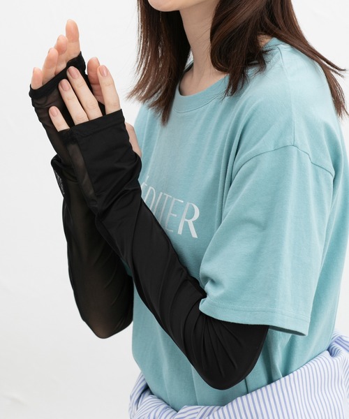 Honeys（ハニーズ）の「【ハニさら・接触冷感・吸水冷感・抗菌防臭・ＵＶカット】アームカバー内側メッシュ／６０ｃｍ（アームカバー・レディース・ブラック・FREE）」の6枚目の写真