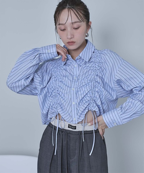 miette(ミエット)の「シャーリングショートシャツ(シャツ/ブラウス・レディース・ピンク系その他/ブルー系その他/ホワイト系その他/ブラック系その他・FREE)」の2枚目の写真