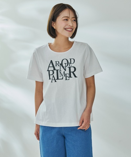 Arnold Palmer(アーノルドパーマー)の「ロゴプリント Aライン Tシャツ(Tシャツ/カットソー・レディース・ホワイト/ダークベージュ/ブラック・M/L/S)」の1枚目の写真