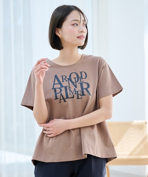 Arnold Palmer(アーノルドパーマー)の「ロゴプリント Aライン Tシャツ(Tシャツ/カットソー・レディース・ホワイト/ダークベージュ/ブラック・M/L/S)」の3枚目の写真