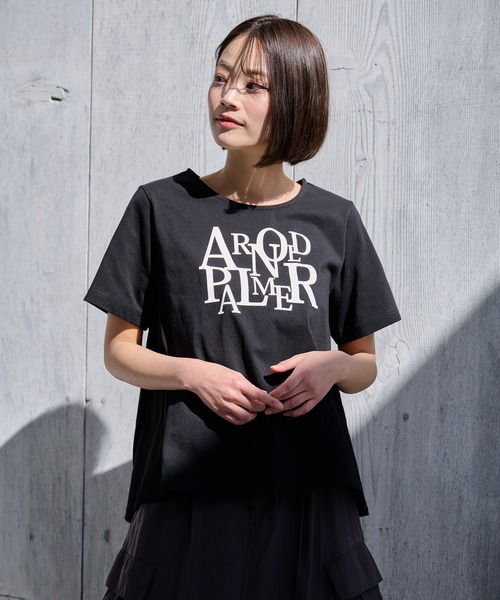 Arnold Palmer(アーノルドパーマー)の「ロゴプリント Aライン Tシャツ(Tシャツ/カットソー・レディース・ホワイト/ダークベージュ/ブラック・M/L/S)」の2枚目の写真