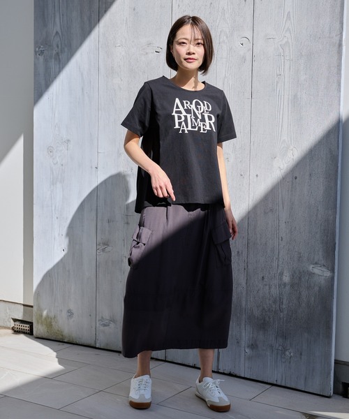 Arnold Palmer(アーノルドパーマー)の「ロゴプリント Aライン Tシャツ(Tシャツ/カットソー・レディース・ホワイト/ダークベージュ/ブラック・M/L/S)」の7枚目の写真