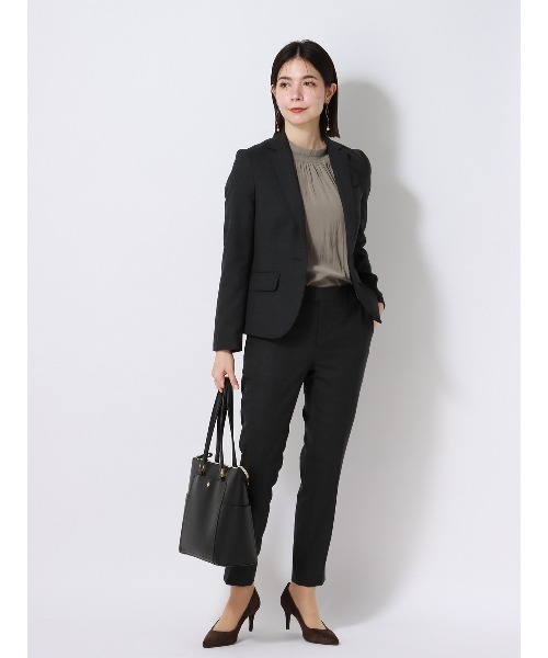 SUIT SQUARE(スーツスクエア)の「スタンドカラーブラウス 8分袖 ウォッシャブル スモッキングギャザー(シャツ/ブラウス・レディース・グレイッシュベージュ/アイボリー・38(9号))」の11枚目の写真