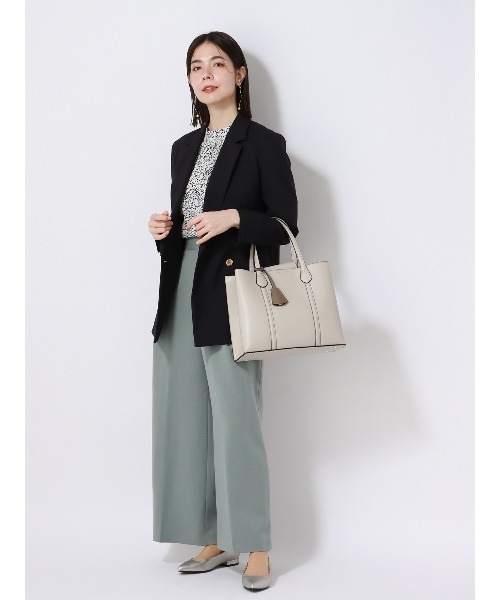 SUIT SQUARE(スーツスクエア)の「スタンドカラーブラウス 8分袖 ウォッシャブル スモッキングギャザー(シャツ/ブラウス・レディース・グレイッシュベージュ/アイボリー・38(9号))」の21枚目の写真