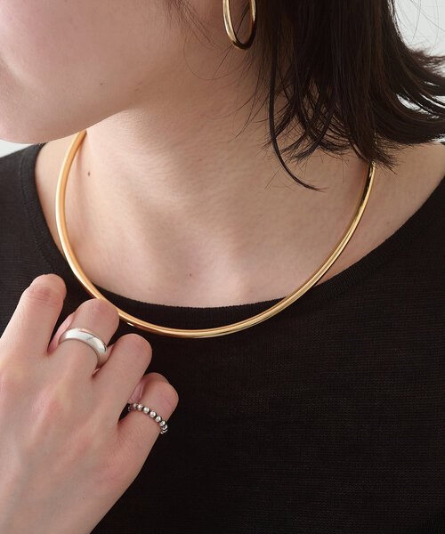 Omekashi(オメカシ)の「ワイドワイヤーチョーカー(チョーカー・レディース・シルバー/ゴールド・ONE SIZE)」の9枚目の写真
