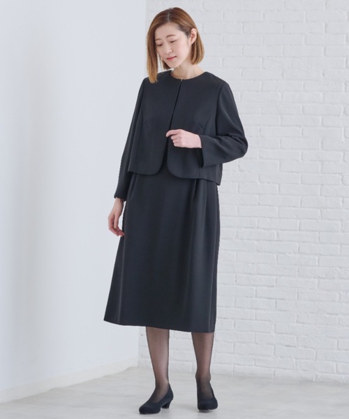 AOYAMA(アオヤマ)の「【ブラックフォーマル】<2点セット>自宅で洗える!ジャケット+ワンピース|喪服・礼服・冠婚葬祭・入卒・学校行事|【WEB限定】(スーツセット・レディース・ブラック系1/ブラック系2/ブラック系3/ブラック系4/ブラック系5・S/M/L/LL)」の2枚目の写真