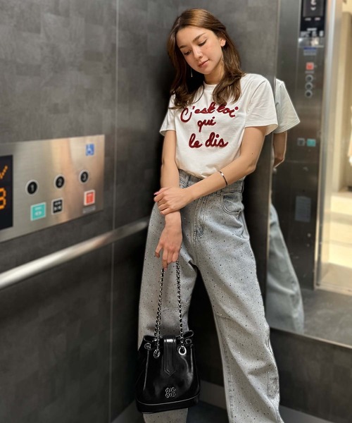 mily bilet（ミウィビレット）の「【mily bilet】わがまま叶える、最強おでかけバッグ♪ロゴプレート使いチェーン巾着バッグ（ハンドバッグ・レディース・シルバー/ブラック/ブラウン/チャコールグレー・ONE SIZE）」の6枚目の写真