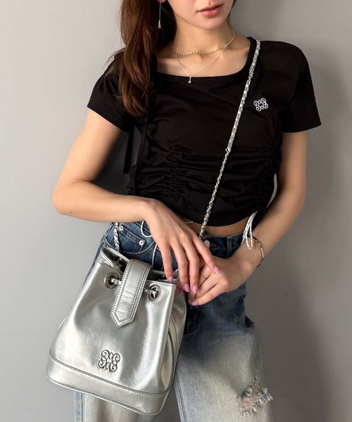 mily bilet（ミウィビレット）の「【mily bilet】わがまま叶える、最強おでかけバッグ♪ロゴプレート使いチェーン巾着バッグ（ハンドバッグ・レディース・シルバー/ブラック/ブラウン/チャコールグレー・ONE SIZE）」の12枚目の写真