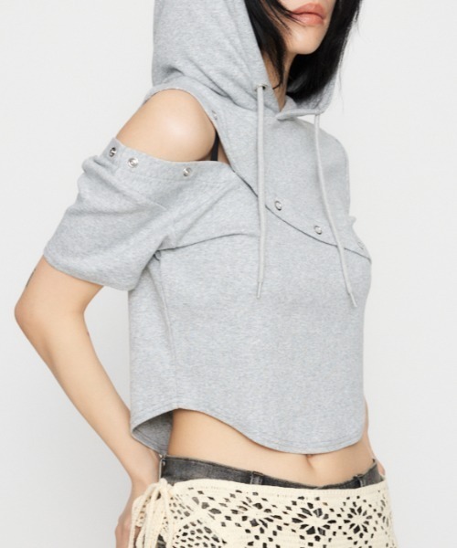 LAGUA GEM(ラグアジェム)の「RING BUTTON HOODIE トップス(パーカー・レディース・ブラック/グレー/ホワイト・FREE)」の1枚目の写真