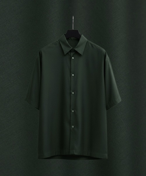 UNITED TOKYO(ユナイテッドトウキョウ)の「【新色追加/WEB限定】DRY RAYON ショートスリーブシャツ |接触冷感|防シワ|速乾|UVカット|ウォッシャブル|MADEINJAPAN(シャツ/ブラウス・メンズ・ブラック/グレイッシュベージュ/サックスブルー/オフホワイト/ライトグレー/ダークグレー/ダークネイビー/ダークグリーン/ミント・1/2/3)」の7枚目の写真
