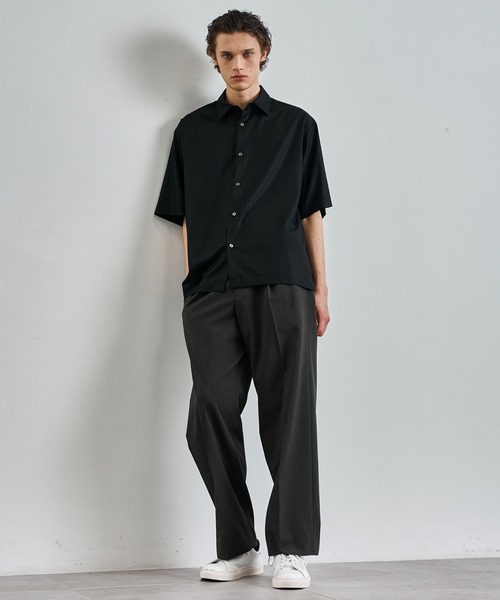 UNITED TOKYO(ユナイテッドトウキョウ)の「DRY RAYON ショートスリーブシャツ 防シワ性|ウォッシャブル(シャツ/ブラウス・メンズ・ブラック/グレイッシュベージュ/サックスブルー/オフホワイト/ライトグレー/ダークグレー・1/2/3)」の15枚目の写真