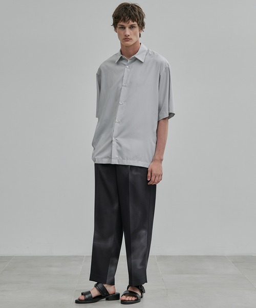 UNITED TOKYO(ユナイテッドトウキョウ)の「DRY RAYON ショートスリーブシャツ 防シワ性|ウォッシャブル(シャツ/ブラウス・メンズ・ブラック/グレイッシュベージュ/サックスブルー/オフホワイト/ライトグレー/ダークグレー・1/2/3)」の19枚目の写真