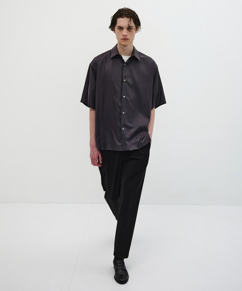 UNITED TOKYO(ユナイテッドトウキョウ)の「DRY RAYON ショートスリーブシャツ 防シワ性|ウォッシャブル(シャツ/ブラウス・メンズ・ブラック/グレイッシュベージュ/サックスブルー/オフホワイト/ライトグレー/ダークグレー・1/2/3)」の11枚目の写真