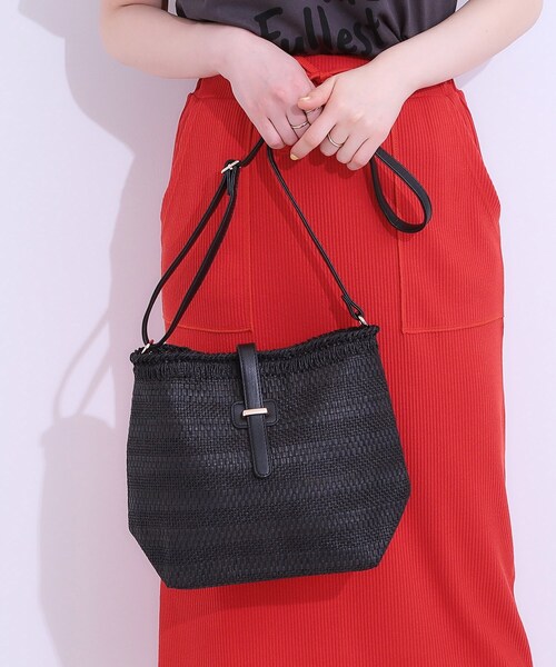 SHOO・LA・RUE(シューラルー)の「ペーパーショルダーバッグ(ショルダーバッグ・レディース・アイボリー/ブラック/ベージュ・00)」の6枚目の写真