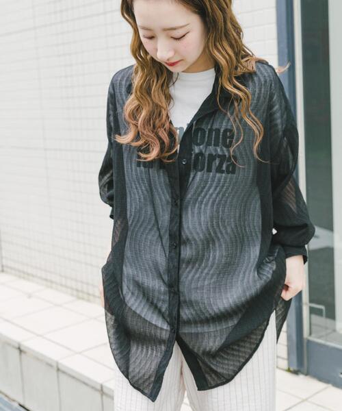 ITEMS URBANRESEARCH(アイテムズ アーバンリサーチ)の「ヨウリュウシアービッグシャツ(シャツ/ブラウス・レディース・ラベンダー/オフホワイト/ブラック・FREE)」の1枚目の写真