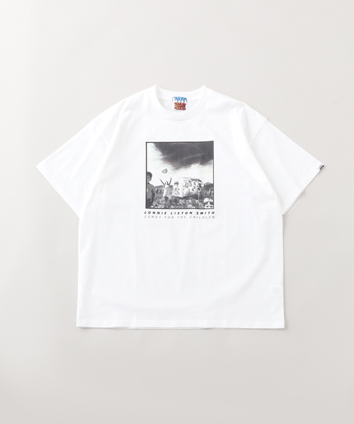 CITY COUNTRY CITY(シティーカントリーシティー)の「CCC x LONNIE LISTON SMITH_SONG FOR THE CHI(Tシャツ/カットソー・メンズ・ホワイト・MEDIUM/LARGE)」の1枚目の写真