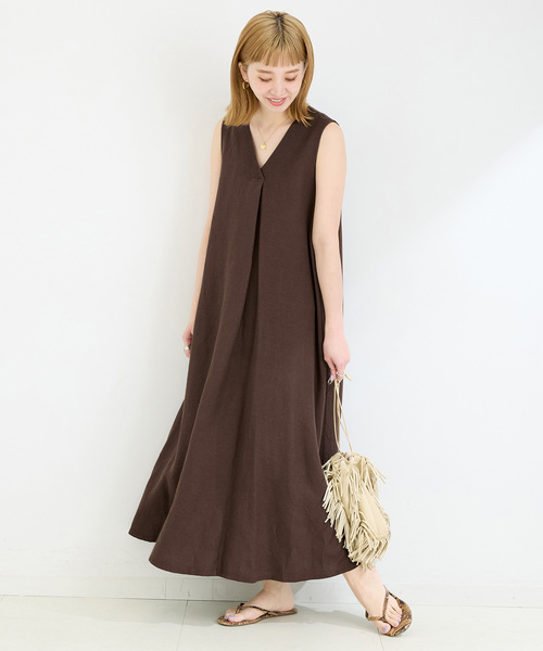 B.C STOCK(ベーセーストック)の「《追加5》手洗い可 / リネンレーヨンスリーブレスワンピース(ワンピース・レディース・サックスブルー/ブラック/コバルトブルー/ブラウン/レッド・MEDIUM/SMALL)」の2枚目の写真