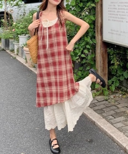 LADY LIKE(レディライク)の「レイヤード風チェック柄キャミワンピース(ワンピース・レディース・レッド/サックスブルー・M)」の6枚目の写真