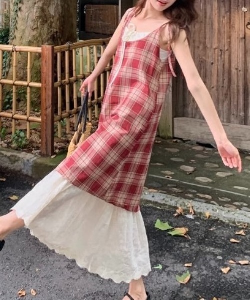 LADY LIKE(レディライク)の「レイヤード風チェック柄キャミワンピース(ワンピース・レディース・レッド/サックスブルー・M)」の9枚目の写真