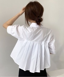 バックプリーツシャツ