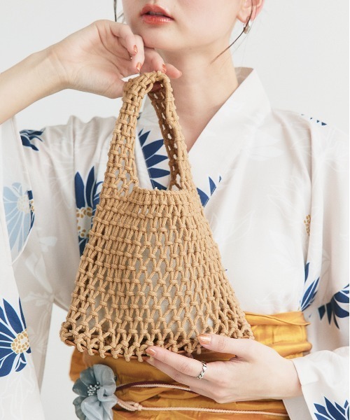 ad thie(アドティエ)の「ロープ編み ワンハンドル ミニバッグ(ハンドバッグ・レディース・イエロー/グリーン/ベージュ/オフホワイト/ブラック・FREE)」の4枚目の写真