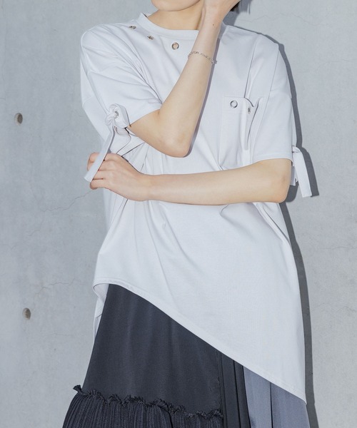 kOhAKU(コハク)の「【接触冷感】『ハトメアシメカットソー』(Tシャツ/カットソー・レディース・ブラック/ライトグレー・FREE)」の6枚目の写真
