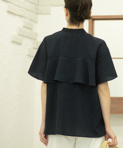 OPAQUE.CLIP（オペークドットクリップ）の「バックフリルバンドカラーブラウス【洗濯機洗い可/吸水速乾/接触冷感】（シャツ/ブラウス・レディース・ライトベージュ/ブルーグリーン/ネイビー・36/38/40/42）」の11枚目の写真