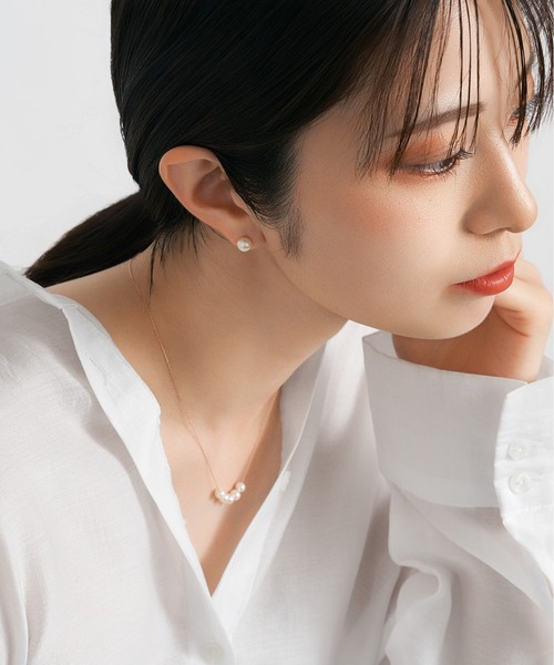 Jewel closet by L&Co.(ジュエルクローゼットバイエルアンドコー)の「K18 シェル/貝 パール ピアス 6㎜(ピアス(両耳用)・レディース・イエローゴールド・FREE)」の5枚目の写真