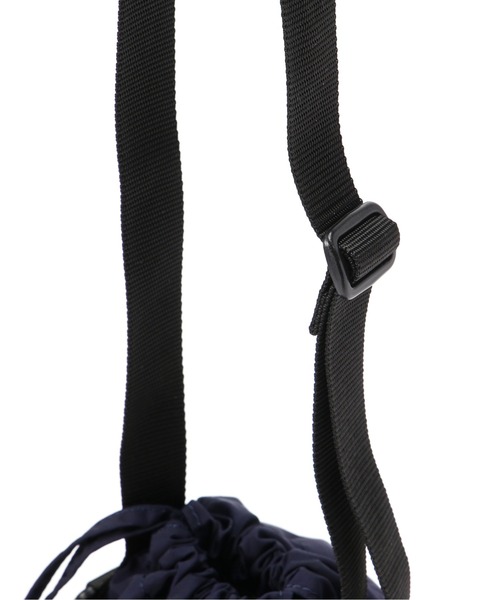 MHL.（エムエイチエル）の「WASHED NYLON（ショルダーバッグ・レディース・グレー/ネイビー系1・FREE）」の6枚目の写真