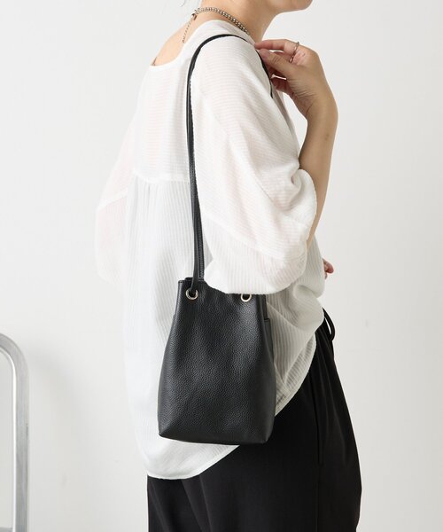 Jena espace merveilleux（ジェナ　エスパスメルヴェイユ）の「本革ミニ巾着バッグ（トートバッグ・レディース・グレー/ブラック・FREE）」の2枚目の写真