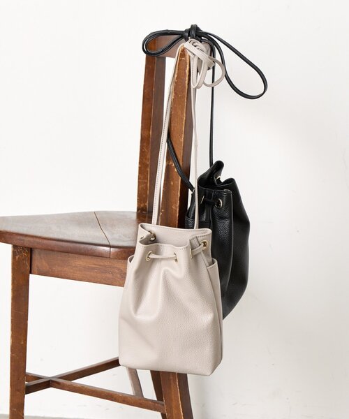 Jena espace merveilleux（ジェナ　エスパスメルヴェイユ）の「本革ミニ巾着バッグ（トートバッグ・レディース・グレー/ブラック・FREE）」の4枚目の写真