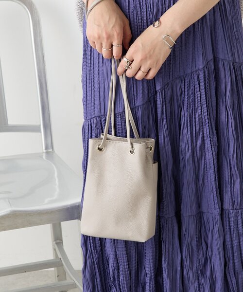 Jena espace merveilleux（ジェナ　エスパスメルヴェイユ）の「本革ミニ巾着バッグ（トートバッグ・レディース・グレー/ブラック・FREE）」の14枚目の写真