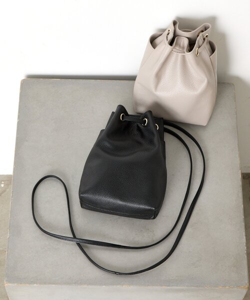 Jena espace merveilleux（ジェナ　エスパスメルヴェイユ）の「本革ミニ巾着バッグ（トートバッグ・レディース・グレー/ブラック・FREE）」の15枚目の写真