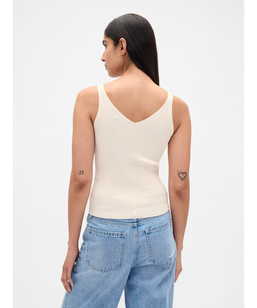GAP（ギャップ）の「リブニット タンクトップ（ニット/セーター・レディース・ベージュ/ブラック・XS/S/M/L/XL/XXS）」の2枚目の写真
