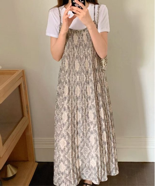 FINEnough(ファインナフ)の「エスニックプリントプリーツ加工キャミワンピース(ワンピース・レディース・ブラック/ホワイト/ブラウン・FREE)」の13枚目の写真