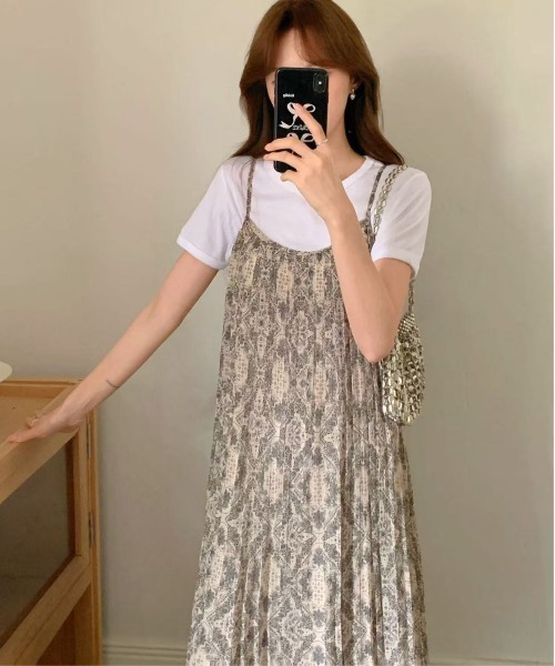 FINEnough(ファインナフ)の「エスニックプリントプリーツ加工キャミワンピース(ワンピース・レディース・ブラック/ホワイト/ブラウン・FREE)」の12枚目の写真