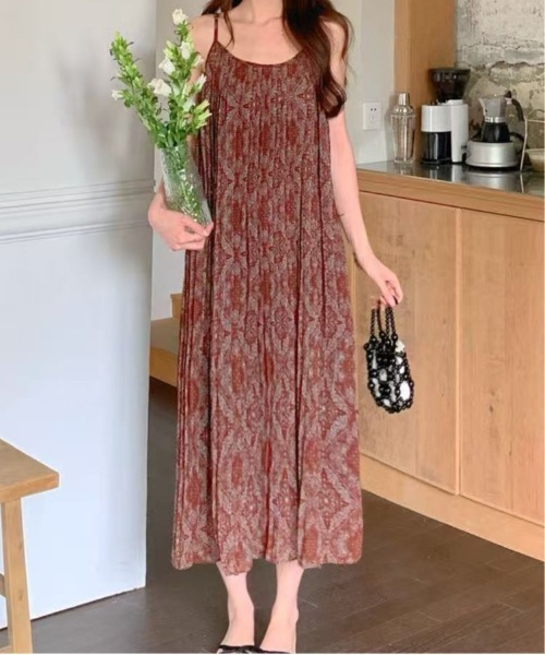 FINEnough(ファインナフ)の「エスニックプリントプリーツ加工キャミワンピース(ワンピース・レディース・ブラック/ホワイト/ブラウン・FREE)」の11枚目の写真