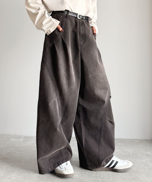 Classical Origin(クラシカルオリジン)の「3Dタック&ダーツデザインバレルレッグワイドデニム/3D Tucked&Darted Barrel-Leg Wide Denim(デニムパンツ・メンズ・ブルー系2/ブラック・MEDIUM/LARGE/SMALL)」の11枚目の写真